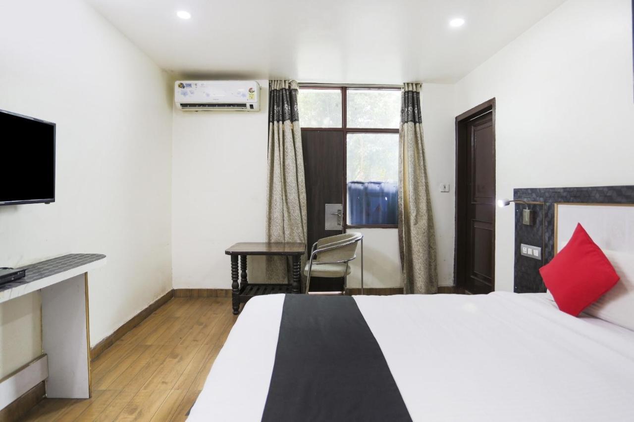 Capital O The Nest Expo Near Pvr Ansal Plaza Greater Noida Hotel Exterior photo